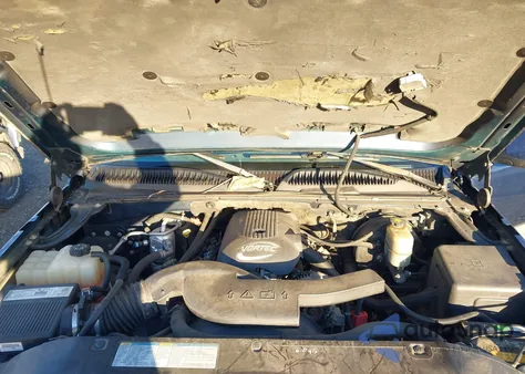 2002 Chevrolet Avalanche 1500 из США, поврежденный, VIN 3GNEK13T22G325105